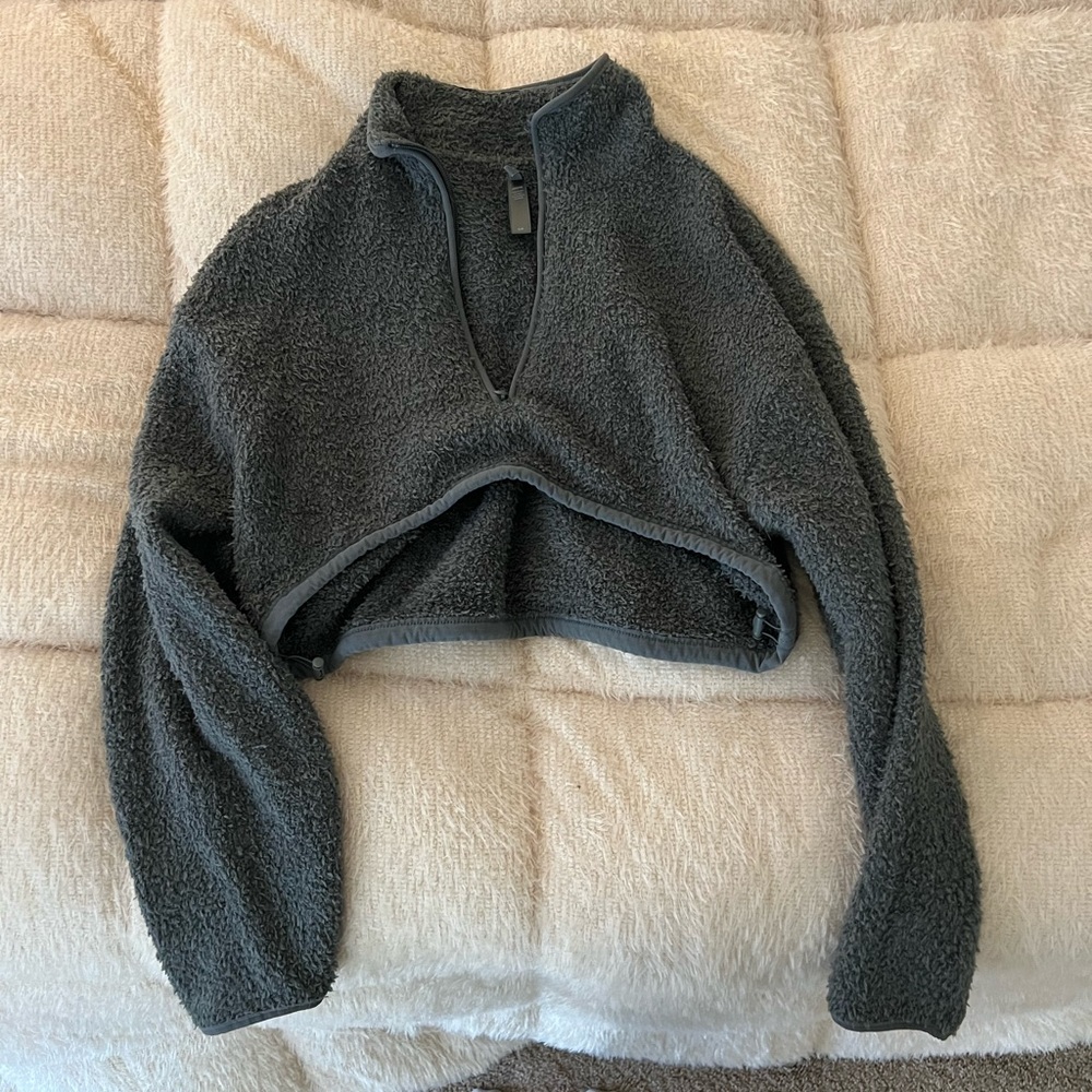 SKIMS cropped cozy zip up